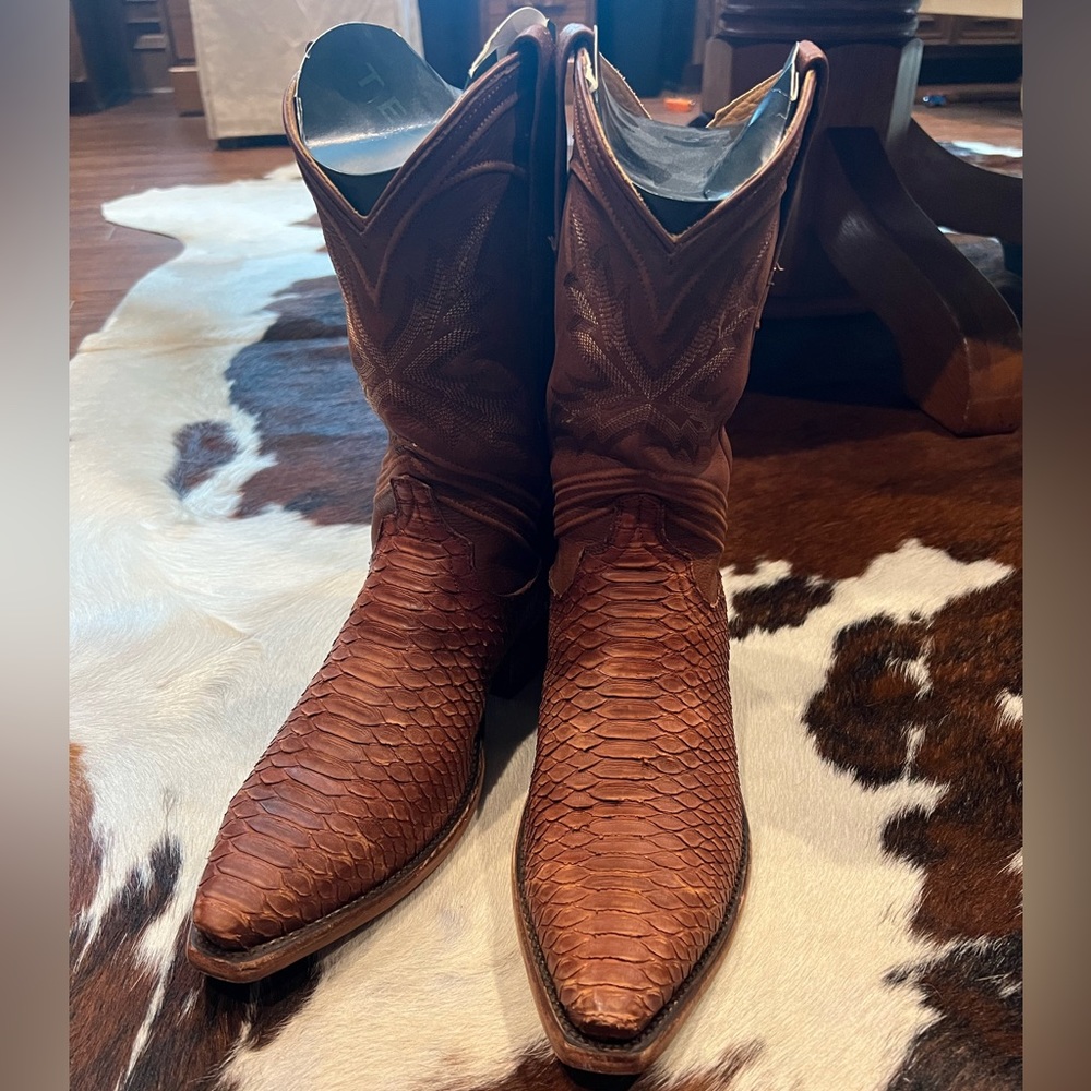 EUC Tecovas Barrett Python Snip Toe Boots